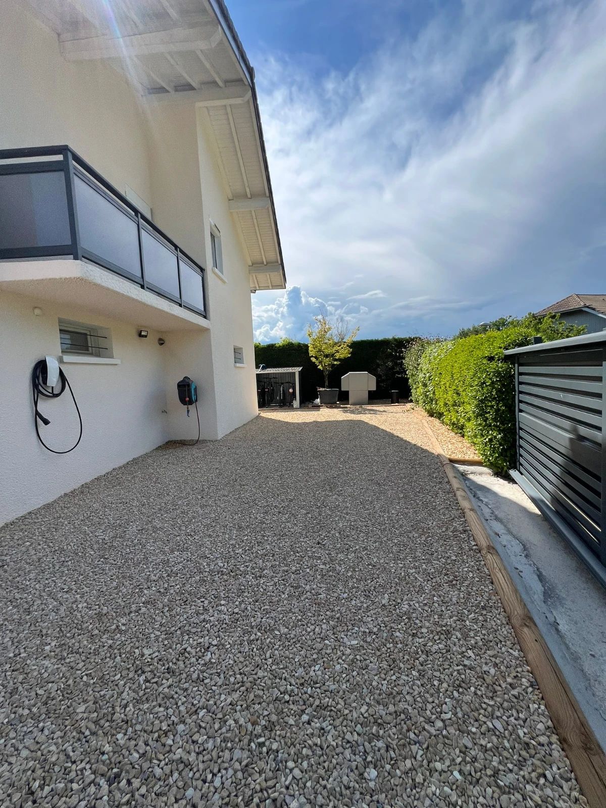 Création d'une cour en graviers à proximité de Cranves-Sales