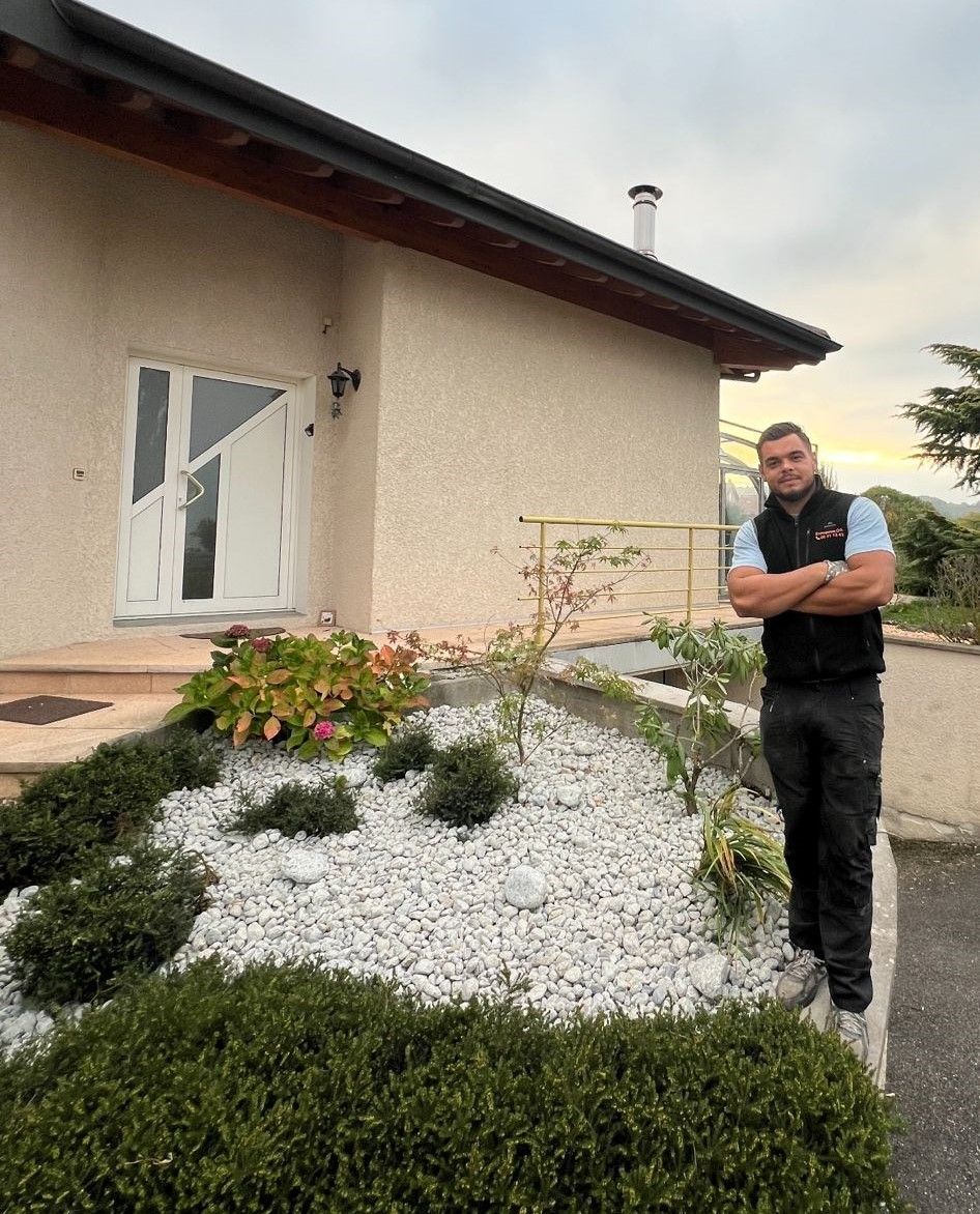 Oriez Paysage à proximité d'un massif qu'il a créé